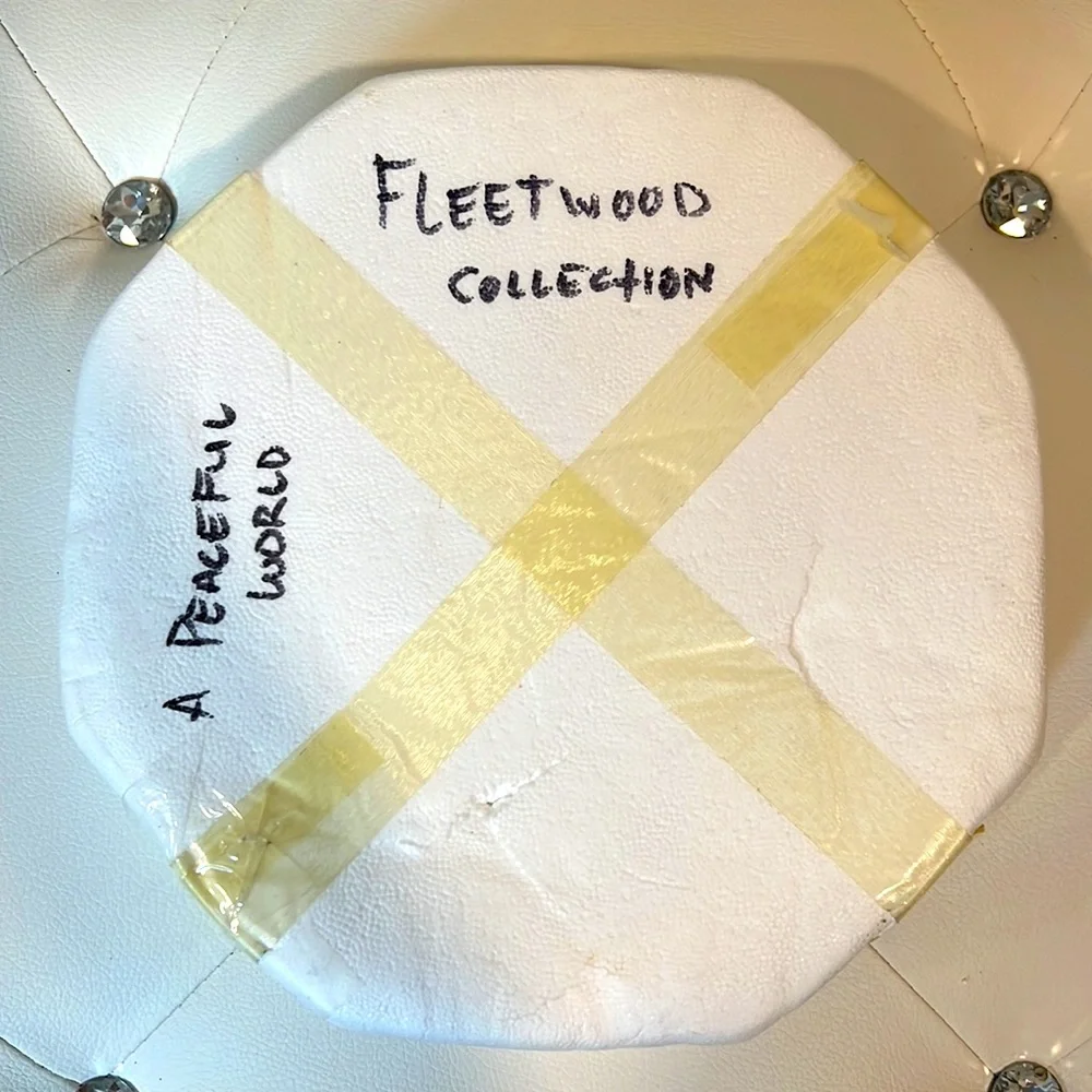FLEETWOOD COLLECTION. The Endangered Kingdom. A PEACEFUL WORLD. Plate A 7732
